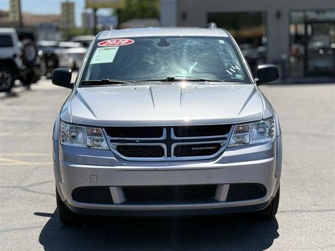 Used 2020 Dodge Journey SE FWD image 2