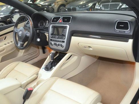 Used 2013 Volkswagen Eos Lux FWD image 20