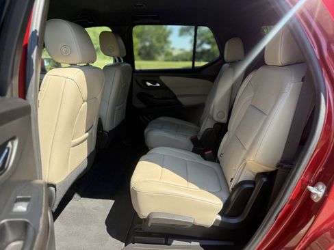 Used 2023 Chevrolet Traverse LT AWD/4WD image 9