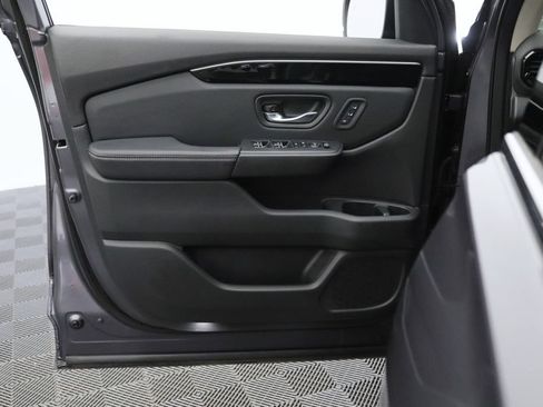 Used 2024 Honda Pilot Touring image 13