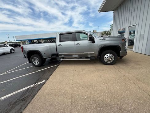 Used 2024 Chevrolet Silverado 3500 High Country w/ High Country Premium Package AWD/4WD image 8