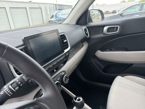 Used 2025 Hyundai Venue SEL FWD image 10