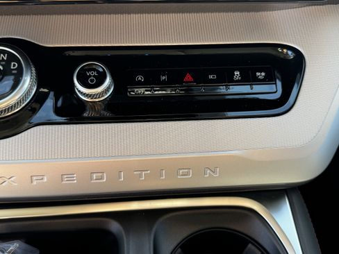 New 2025 Ford Expedition Max Active image 19