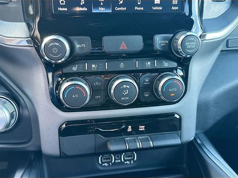 Used 2024 RAM 1500 Laramie AWD/4WD image 17