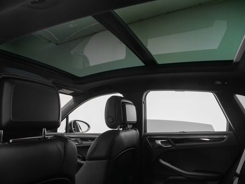 Used 2025 Porsche Macan Turbo image 44