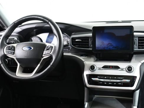 Used 2023 Ford Explorer XLT w/ Equipment Group 202A image 8