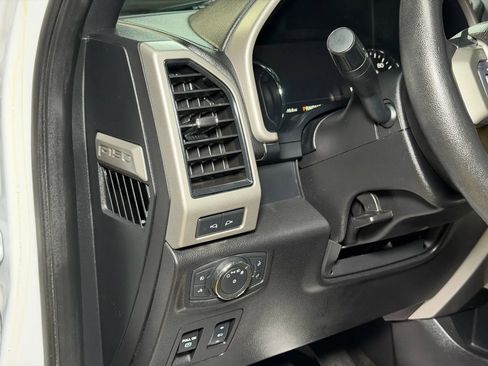 Used 2017 Ford F150 Lariat image 34