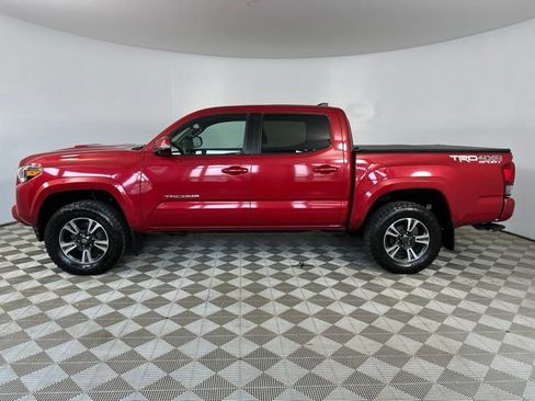 Used 2017 Toyota Tacoma 4x4 Double Cab image 11