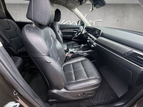 Used 2023 Kia Telluride EX w/ EX Captain's Chair Package FWD image 24