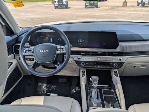 Used 2023 Kia Telluride EX w/ EX Captain's Chair Package FWD image 17
