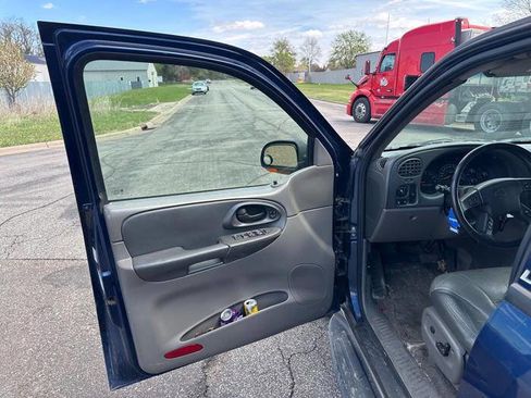 Used 2002 Chevrolet TrailBlazer LTZ AWD/4WD image 21
