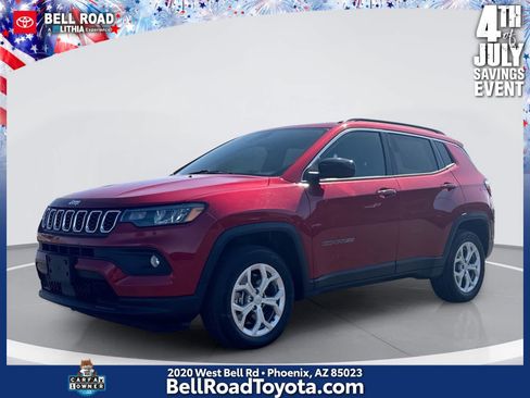 Used 2024 Jeep Compass Latitude AWD/4WD image 1