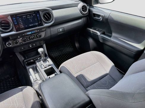 Used 2018 Toyota Tacoma TRD Off-Road AWD/4WD image 25