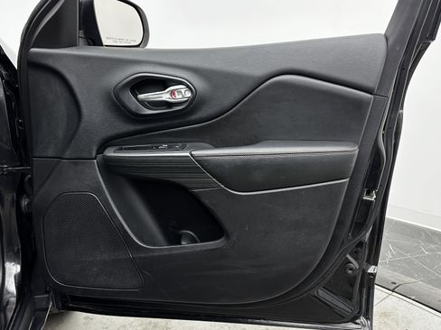 Used 2016 Jeep Cherokee 75th Anniversary image 35