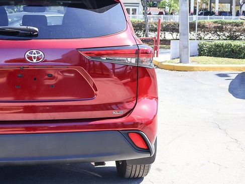 Used 2023 Toyota Highlander XLE image 16