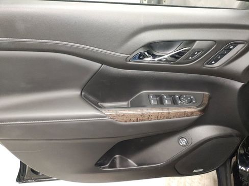 Used 2023 GMC Acadia Denali image 27