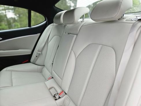 Used 2025 Genesis G70 2.5T image 28