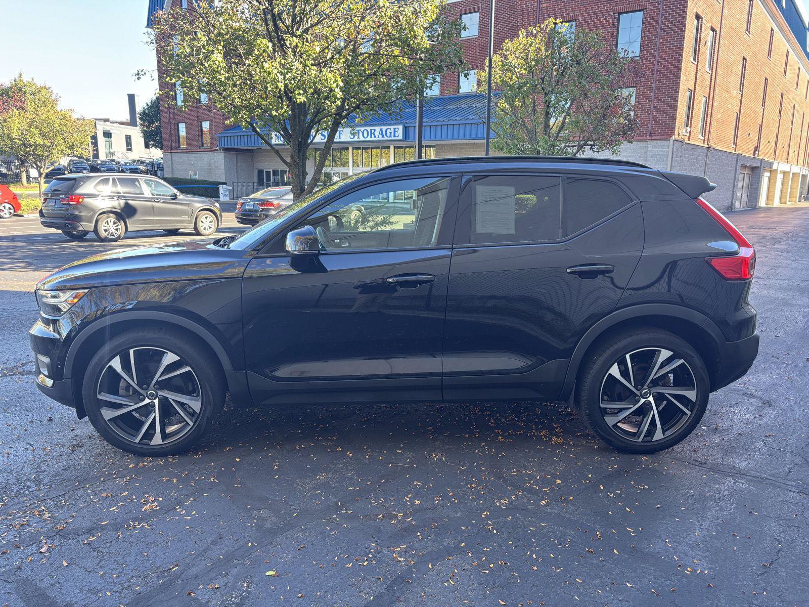 Used 2022 Volvo XC40 T5 R-Design w/ Advanced Package AWD/4WD image 3