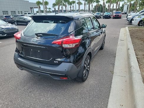 Used 2020 Nissan Kicks SR w/ SR Premium Package FWD image 3