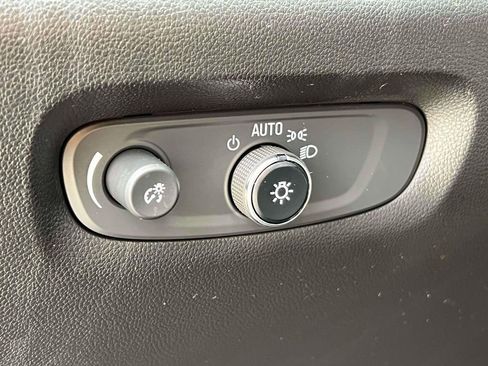 Used 2023 Chevrolet Traverse RS image 22