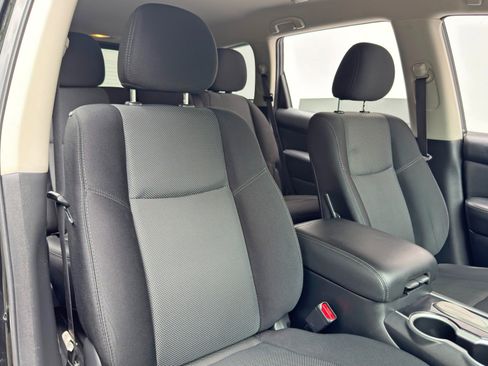 Used 2019 Nissan Pathfinder SV FWD image 32