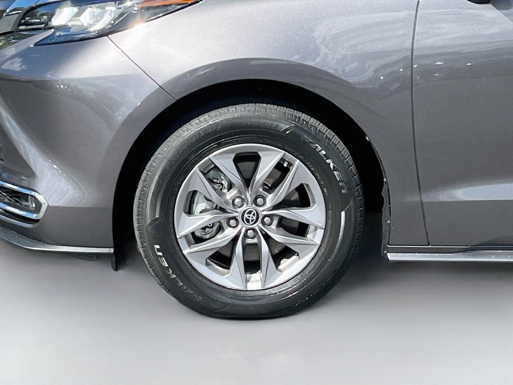 Used 2023 Toyota Sienna XLE AWD/4WD image 33