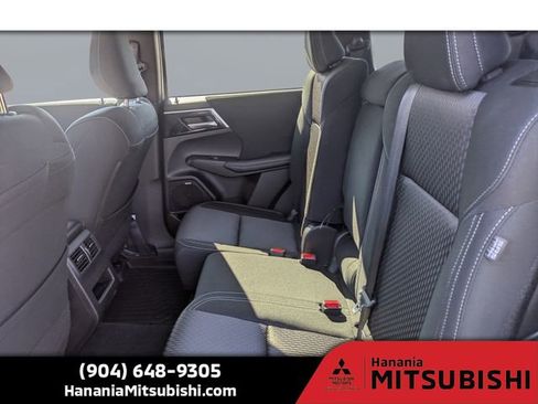 Used 2025 Mitsubishi Outlander ES image 14