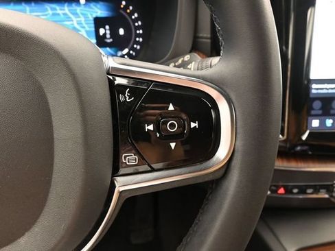 Used 2023 Volvo XC60 B5 Ultimate w/ Climate Package FWD image 23