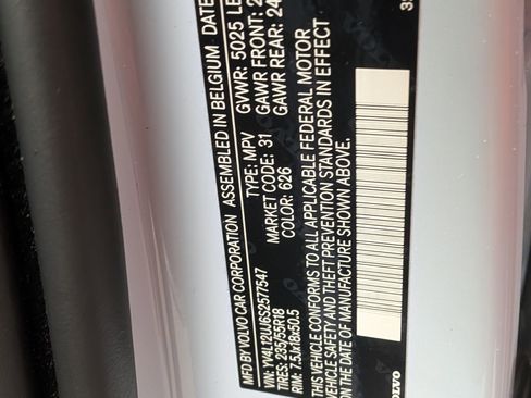 Used 2025 Volvo XC40 B5 Core image 37