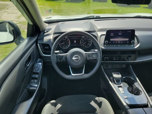 Used 2024 Nissan Rogue S FWD image 12