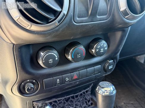 Used 2016 Jeep Wrangler Sport w/ Quick Order Package 24S AWD/4WD image 11