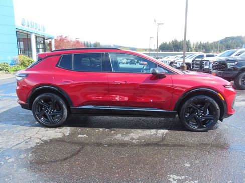 Used 2025 Chevrolet Equinox EV RS w/ Convenience Package II AWD/4WD image 9