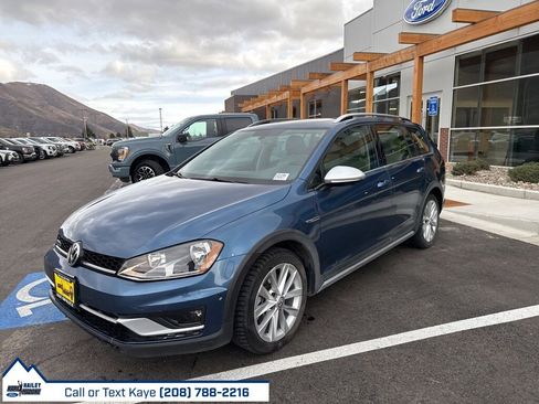 Used 2017 Volkswagen Golf Alltrack image 5