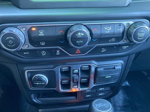 Used 2019 Jeep Wrangler Unlimited Sahara image 15