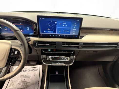 Used 2023 Lincoln Corsair Reserve w/ Equipment Group 201A image 4