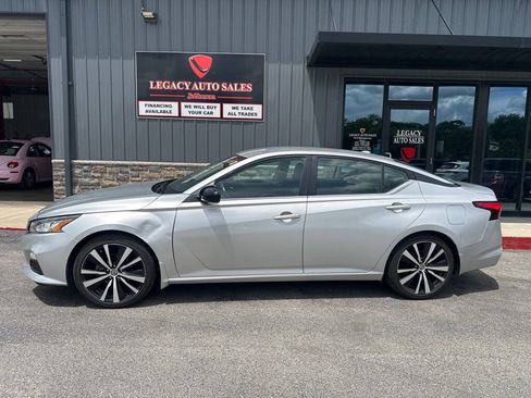 Used 2020 Nissan Altima 2.5 SR FWD image 2