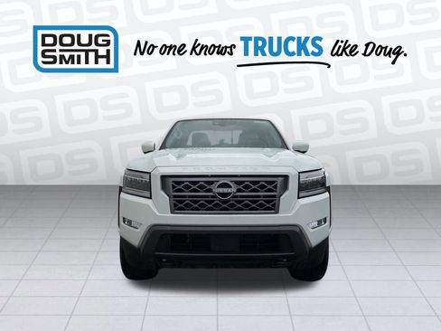 Used 2024 Nissan Frontier SL image 2