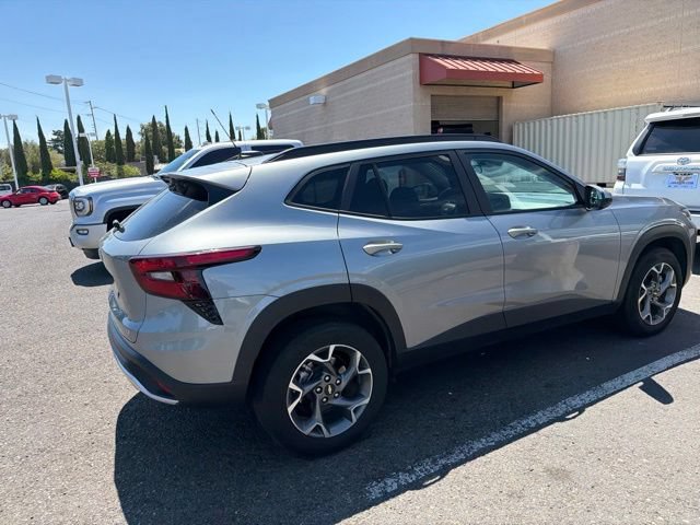 Used 2025 Chevrolet Trax LT FWD image 6