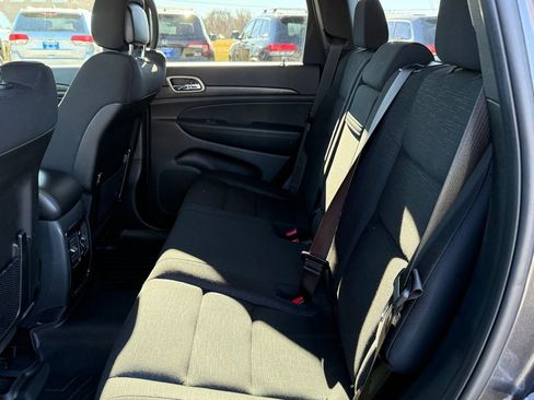 Used 2017 Jeep Grand Cherokee Laredo w/ Quick Order Package 23E image 13