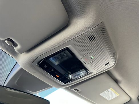 Used 2025 Volkswagen Atlas SE image 30