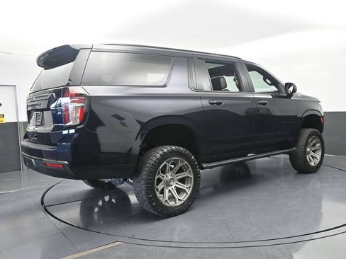Used 2022 Chevrolet Suburban Z71 w/ Luxury Package AWD/4WD image 6