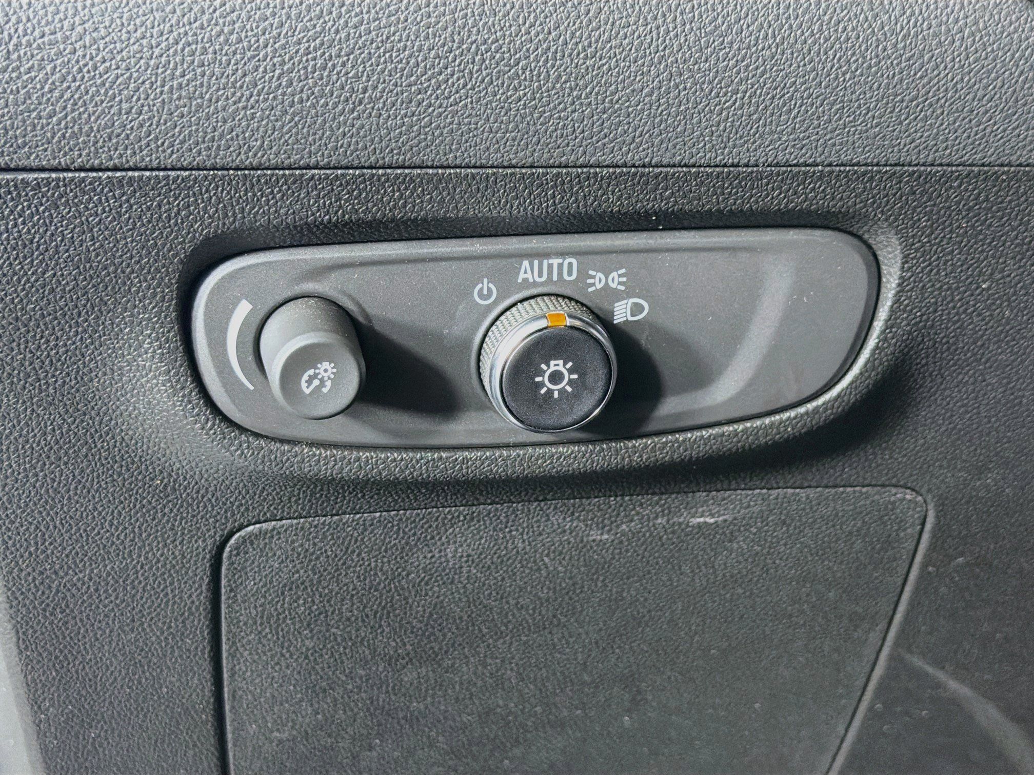 Used 2025 Buick Encore GX Preferred FWD image 17