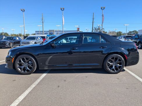 Used 2023 Chrysler 300 Touring L image 7