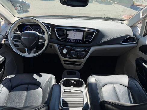Used 2020 Chrysler Pacifica Limited FWD image 24