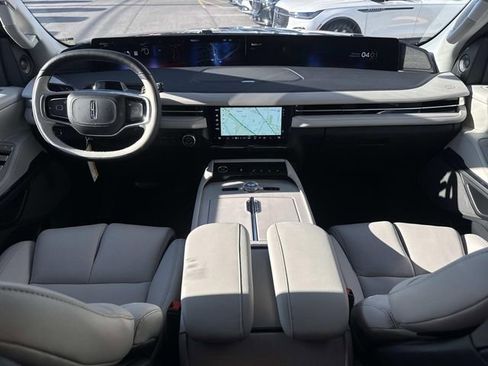 New 2026 Lincoln Navigator L Reserve AWD/4WD image 19