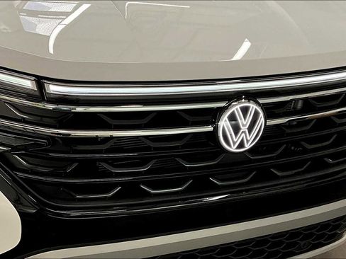 New 2025 Volkswagen Atlas Peak Edition SE image 33