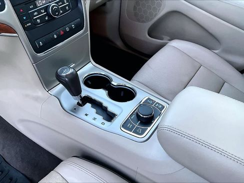 Used 2013 Jeep Grand Cherokee Overland w/ Advance Technology Group AWD/4WD image 17