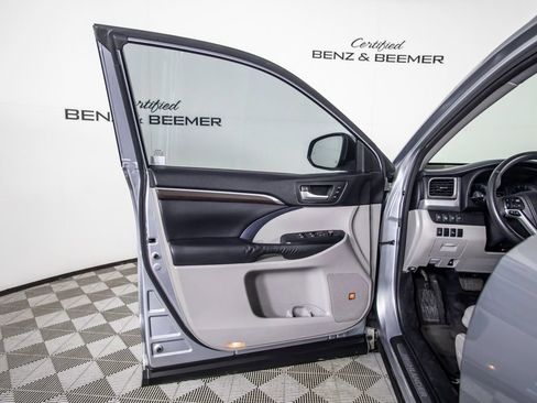 Used 2015 Toyota Highlander Limited w/ Driver Technology Package AWD/4WD image 26