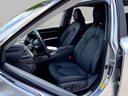 Used 2019 Toyota Camry SE FWD image 8