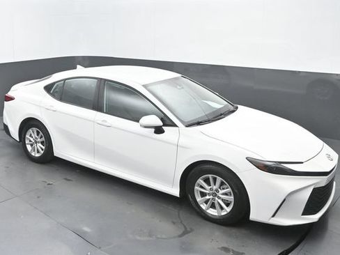 Used 2025 Toyota Camry LE w/ Convenience Package FWD image 29